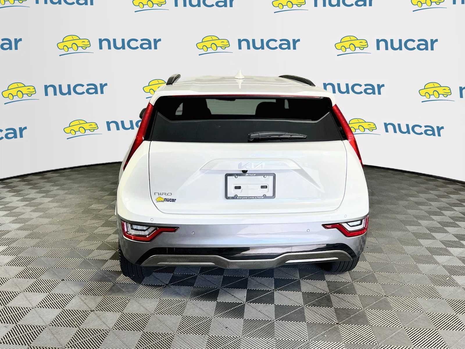 Used 2025 Snow White Pearl Kia Wave image 6