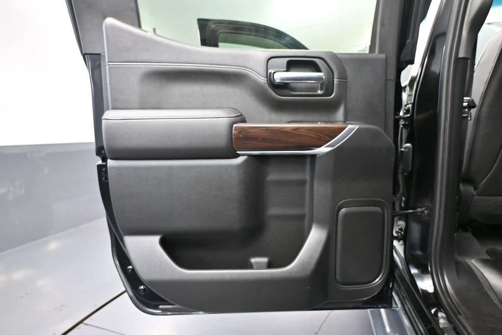 Used 2020 Black GMC SLT image 38