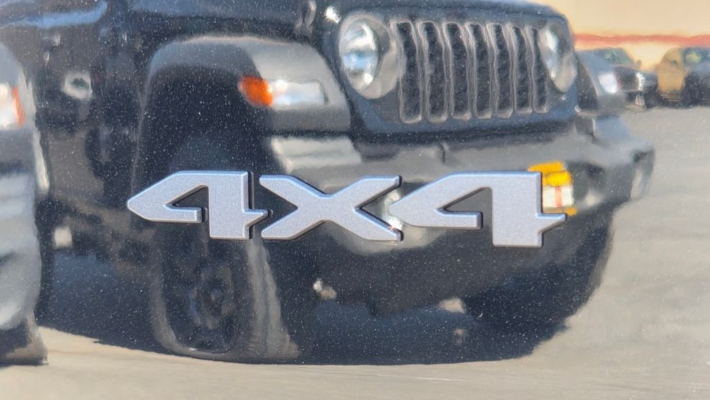 New 2026 Diamond Black Crystal Pearlcoat Jeep Limited image 5