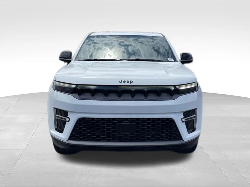 New 2026 Bright White Clear-Coat Exterior Paint Jeep Limited Altitude image 2