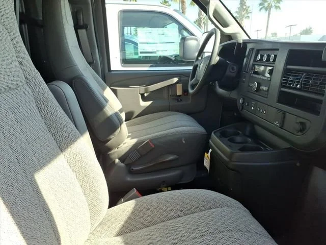 New 2025 Summit White GMC Work Van image 34