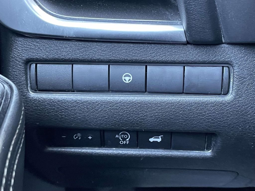 Used 2025  Nissan SV image 18