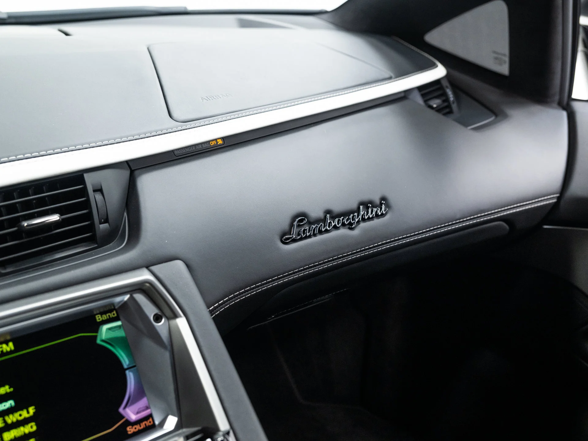 Used 2018 Bianco Isis Lamborghini  image 46