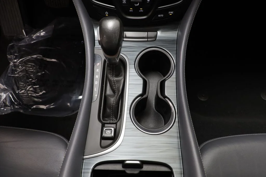 Used 2020 Summit White Buick Essence image 13