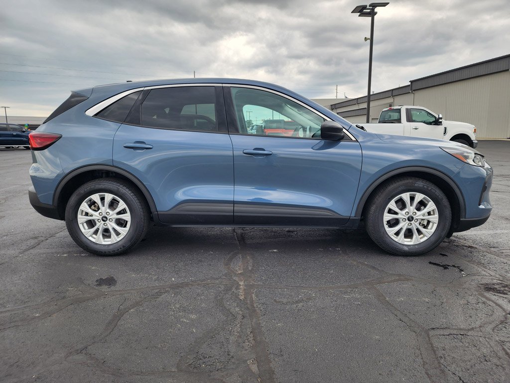 Used 2023 Vapor Blue Metallic Ford Active image 4