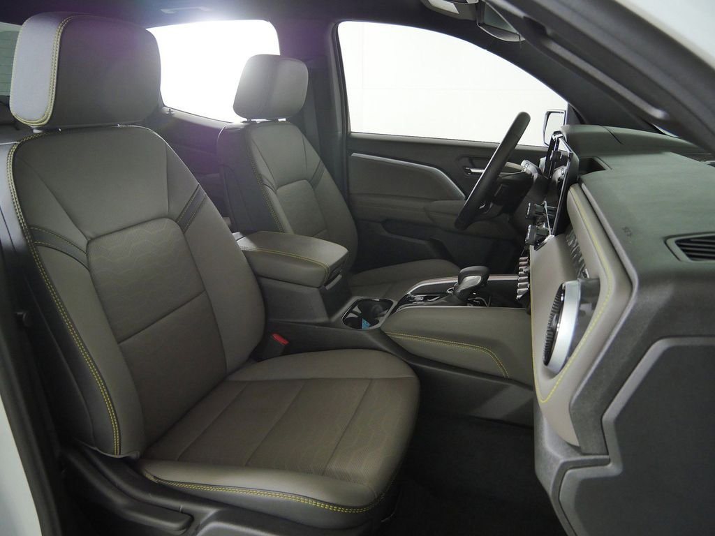 Used 2025 White Chevrolet ZR2 image 21