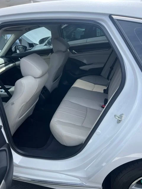 Used 2018 Platinum White Pearl Honda EX-L image 9
