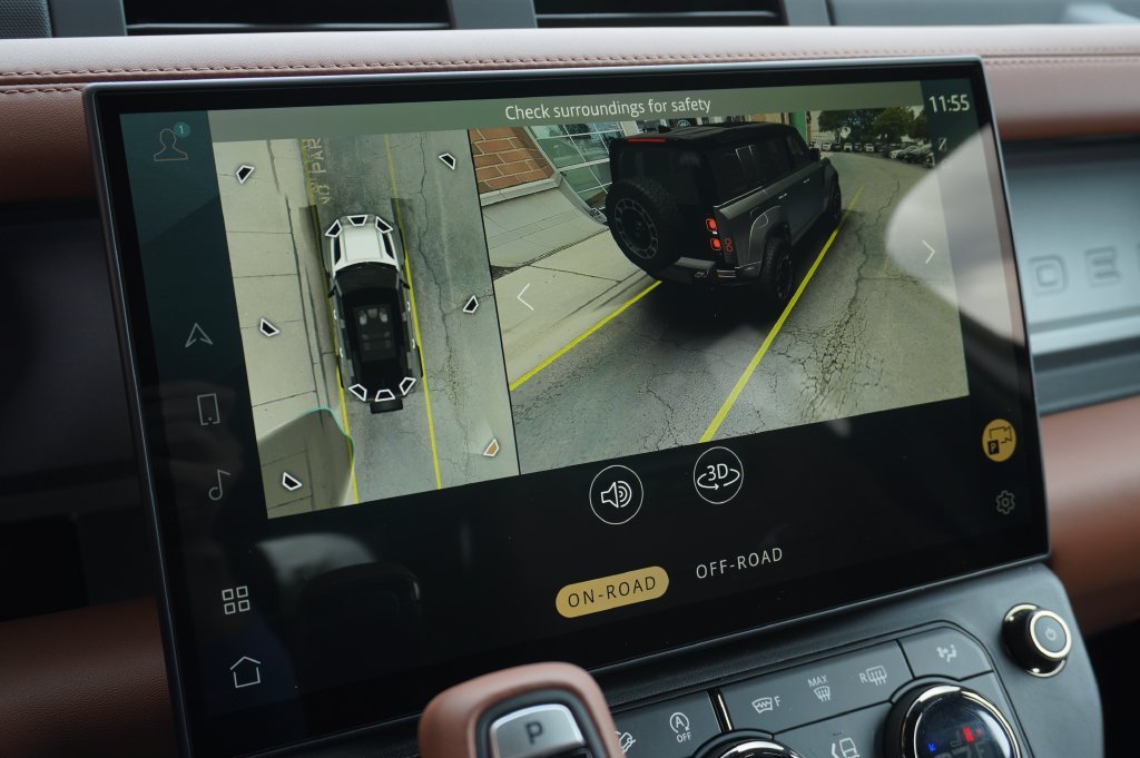 New 2026 Fuji White Land Rover OCTA image 30