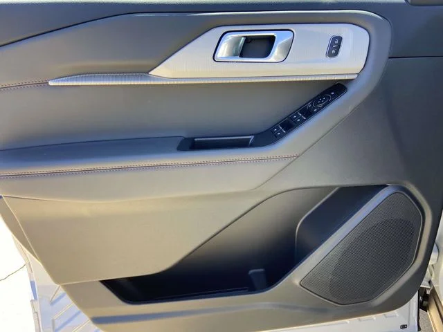 New 2026 Space White Metallic Ford Active image 11