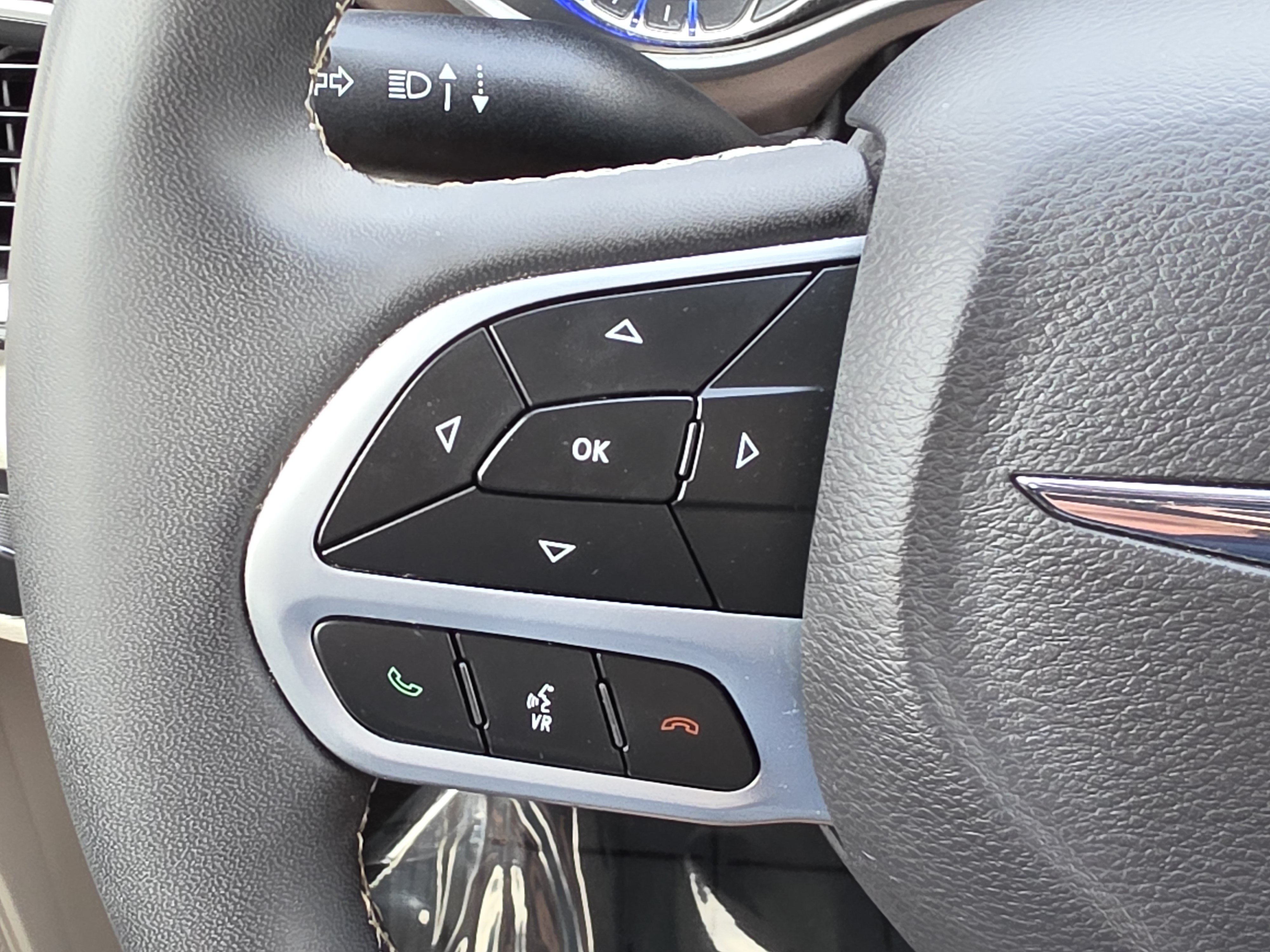 Used 2023 Bright White Clearcoat Chrysler LX image 18