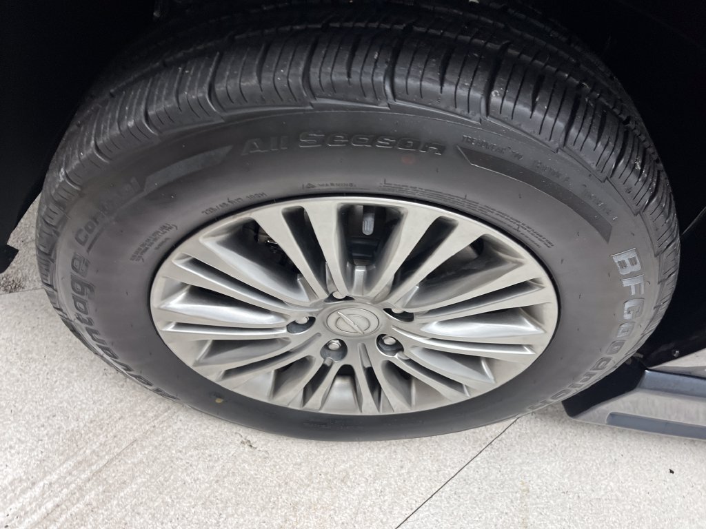 Used 2014 Gray Chrysler Touring-L image 9
