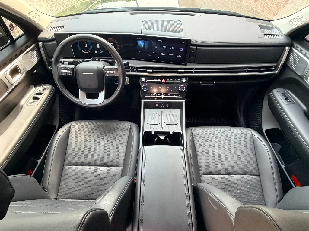 Used 2025 Rockwood Green Hyundai SEL image 18