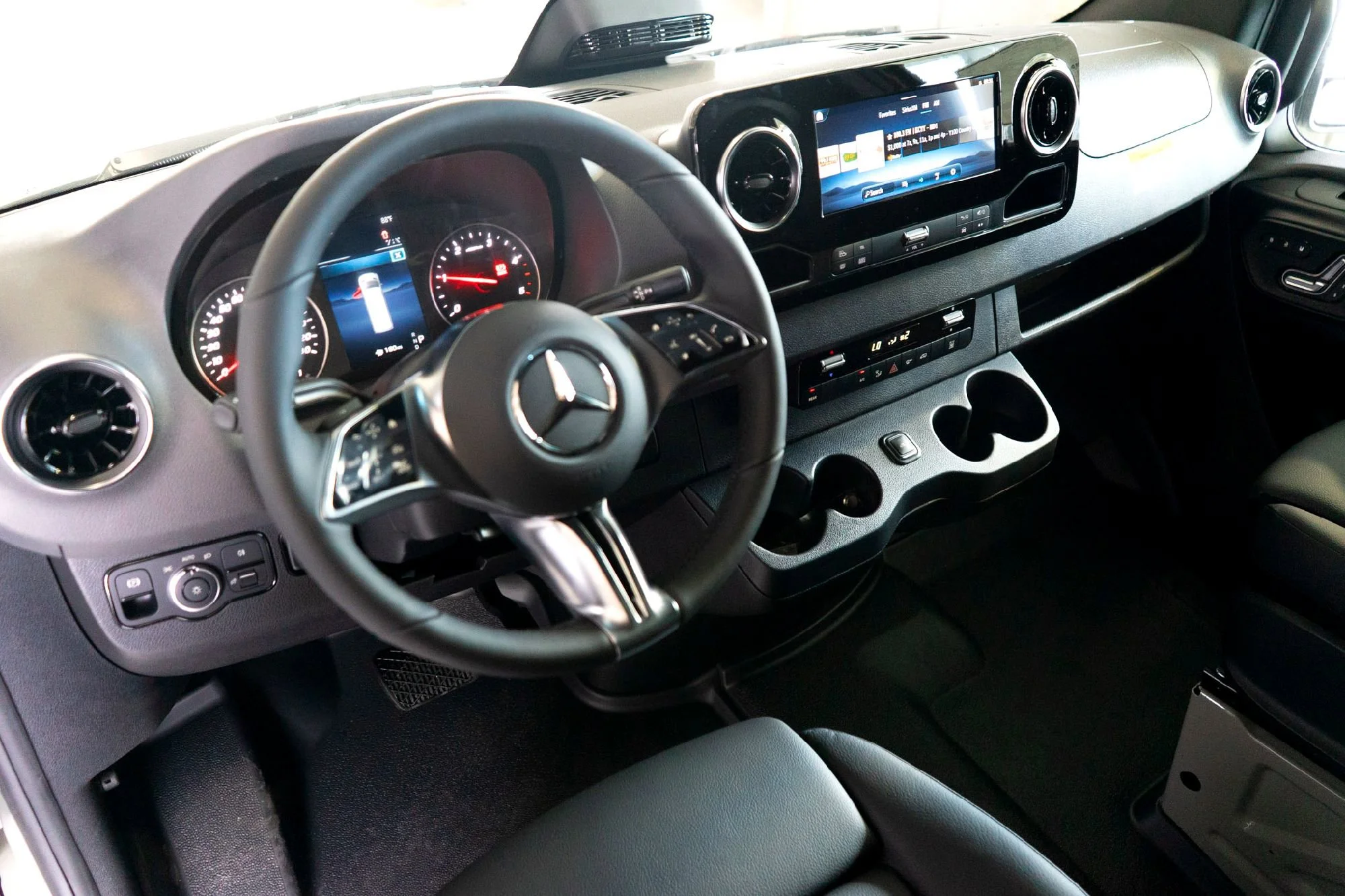 New 2025  Mercedes-Benz Cargo 144 WB image 9