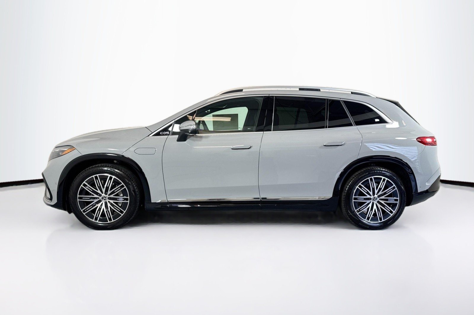 New 2026 MANUFAKTUR Alpine Grey Mercedes-Benz EQS 400 4MATIC® SUV image 8