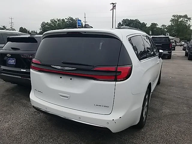 Used 2023 White Chrysler Limited image 21