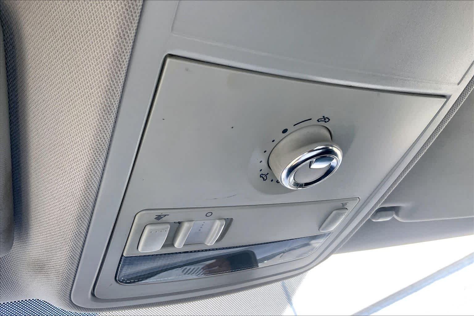 Used 2012 Candy White Volkswagen Base image 24