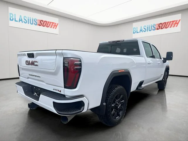 Used 2024 White GMC AT4 image 3