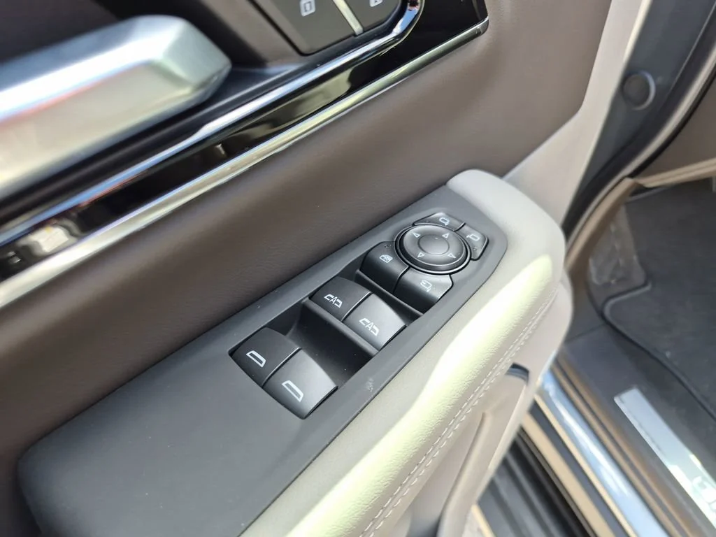 New 2026 Sterling Metallic GMC Elevation image 17