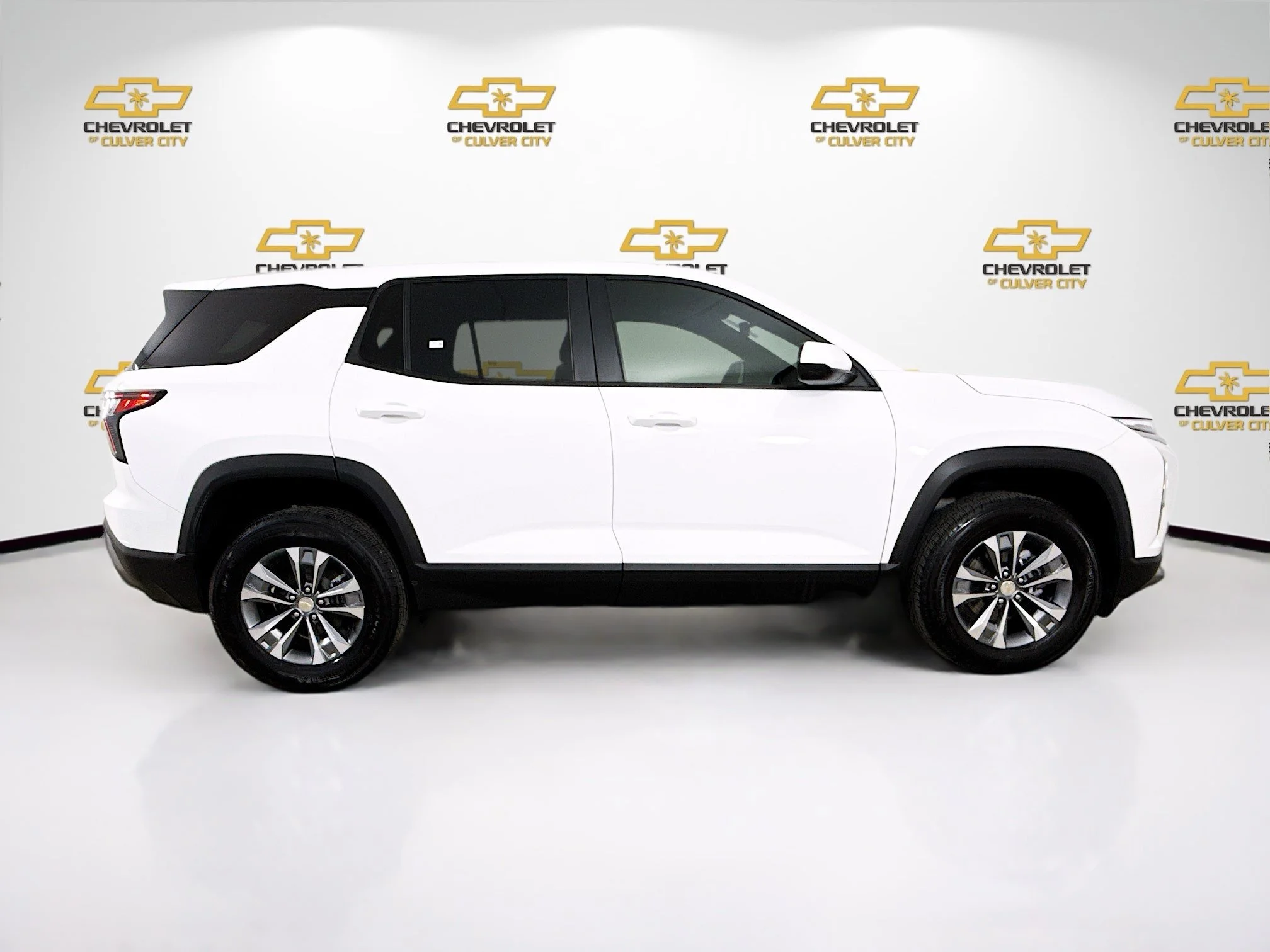 Used 2025 Summit White Chevrolet LT image 9