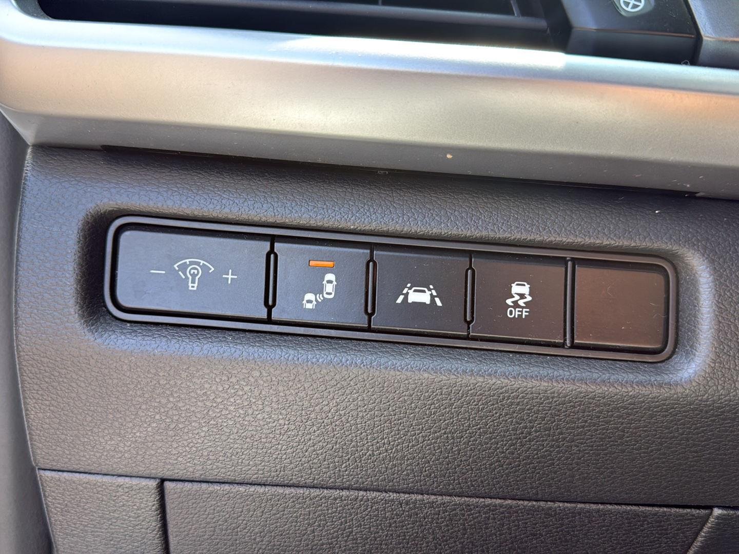 Used 2021 Snow White Pearl Kia LX image 13