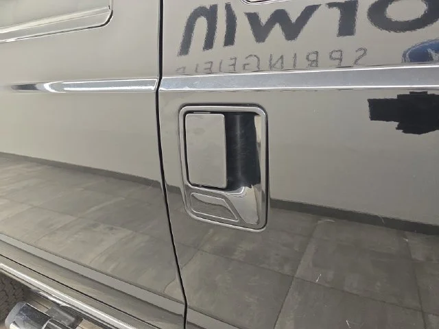 Used 2005 Black Clearcoat Ford Limited image 8