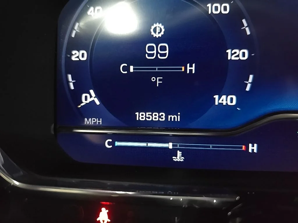 Used 2025 White Chevrolet LT image 22