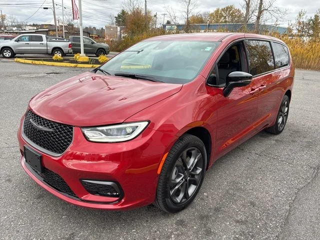 New 2026 Red Hot Pearl-Coat Exterior Paint Chrysler Select image 3
