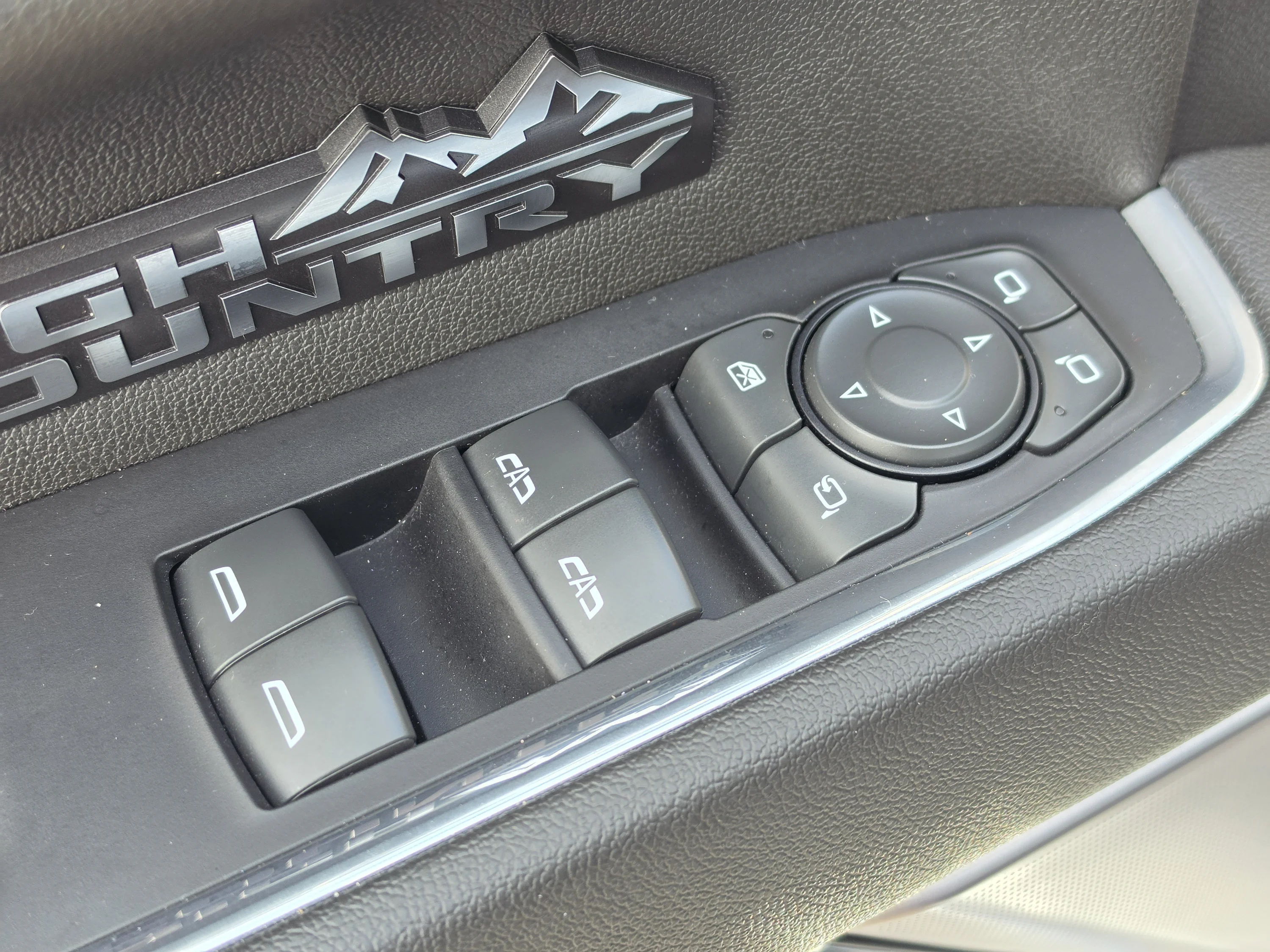 Used 2022 Iridescent Pearl Tricoat Chevrolet High Country image 24