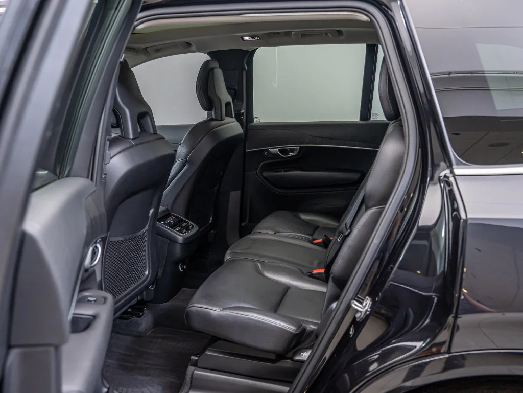 Used 2020 Onyx Black Metallic Volvo T6 Momentum image 44