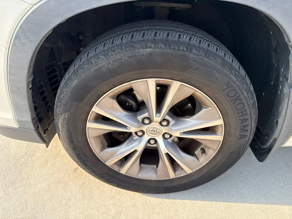 Used 2015 Blizzard Pearl Toyota XLE image 9