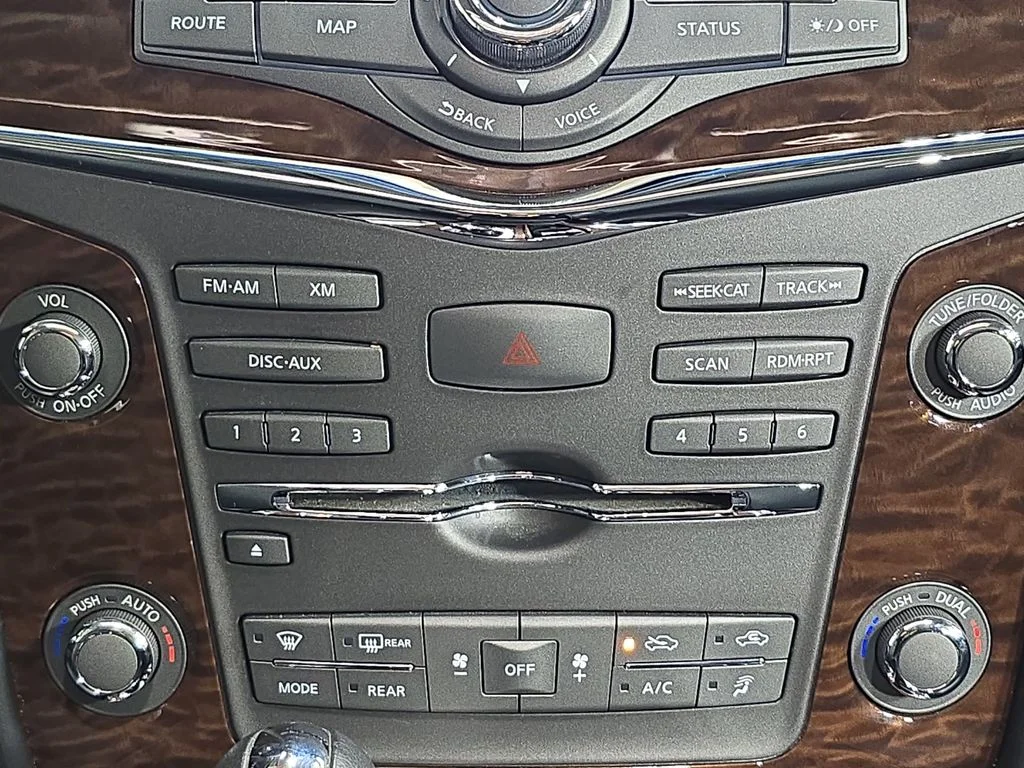 Used 2017 White Nissan SL image 19