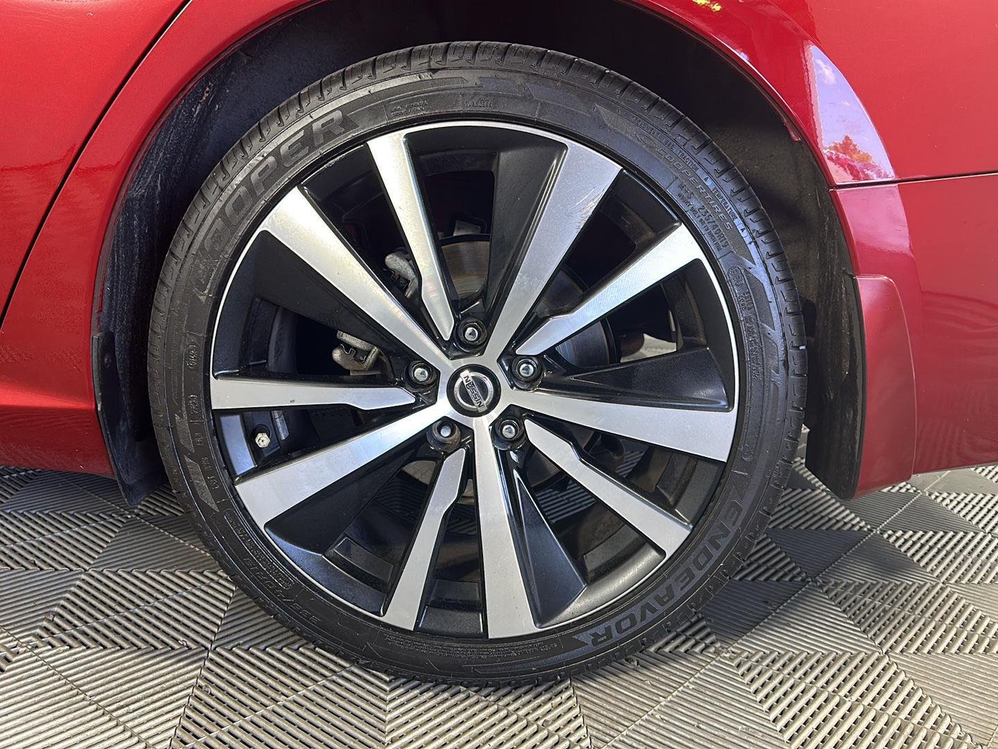 Used 2022 Scarlet Ember Tintcoat Nissan 2.0 SR image 9