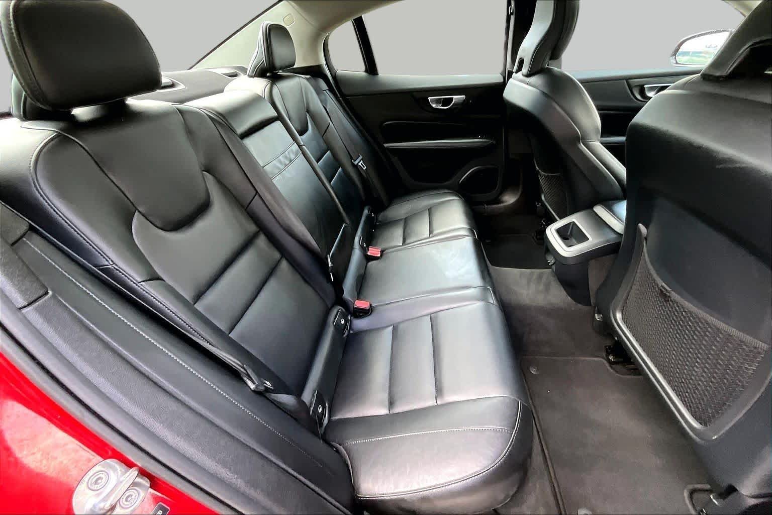Used 2023  Volvo Core Dark Theme image 20