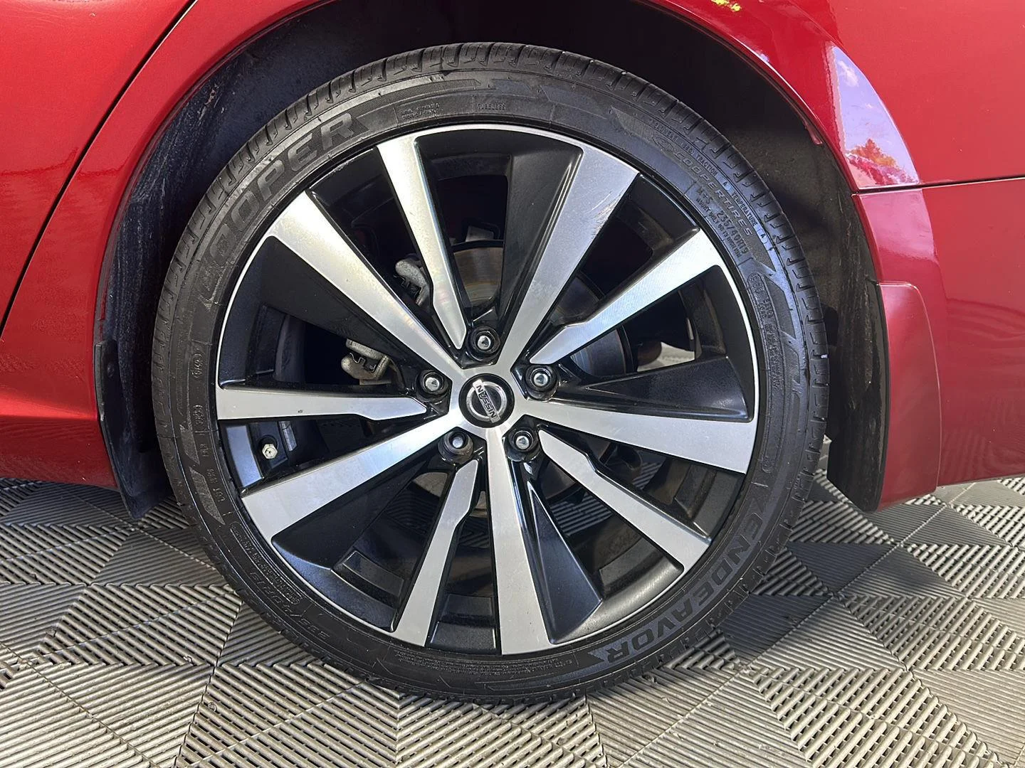 Used 2022 Scarlet Ember Tintcoat Nissan 2.0 SR image 9
