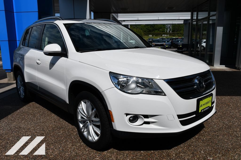 Used 2010  Volkswagen SE image 11