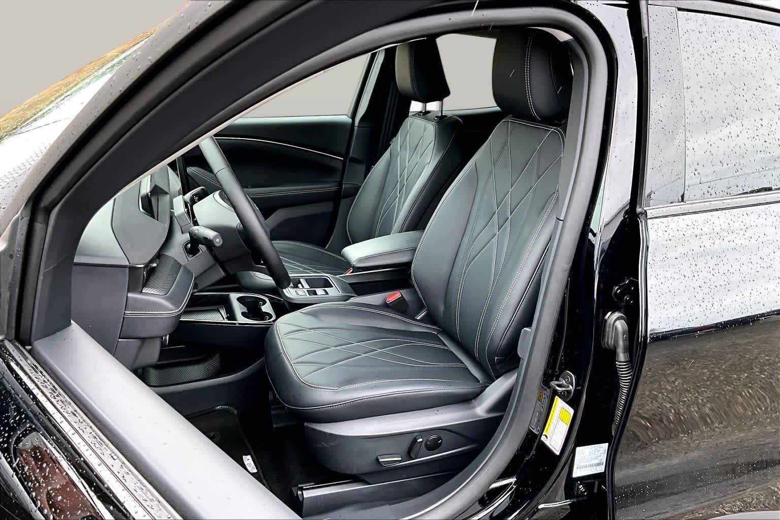 Used 2025 Shadow Black Ford Select image 7