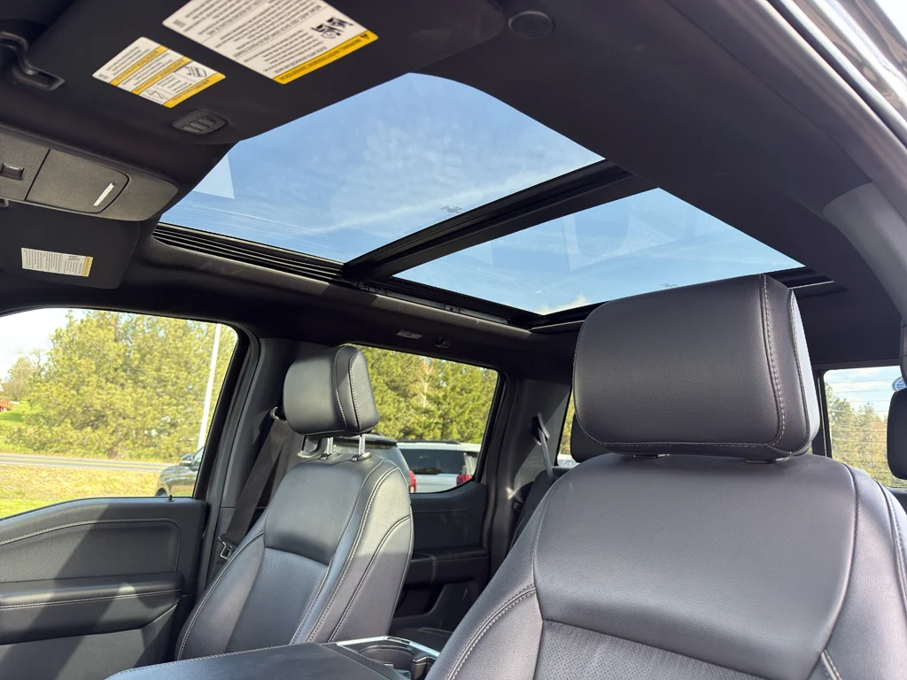 Used 2025 Gray Metallic Ford LARIAT image 26