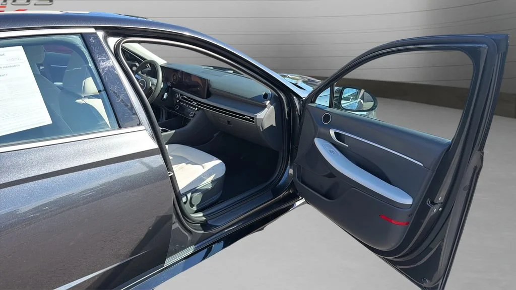 Used 2025 Gray Hyundai SEL image 13