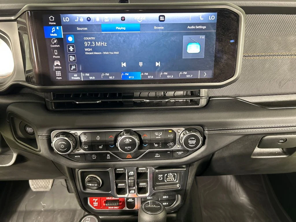 Used 2025 Green Jeep Mojave image 16