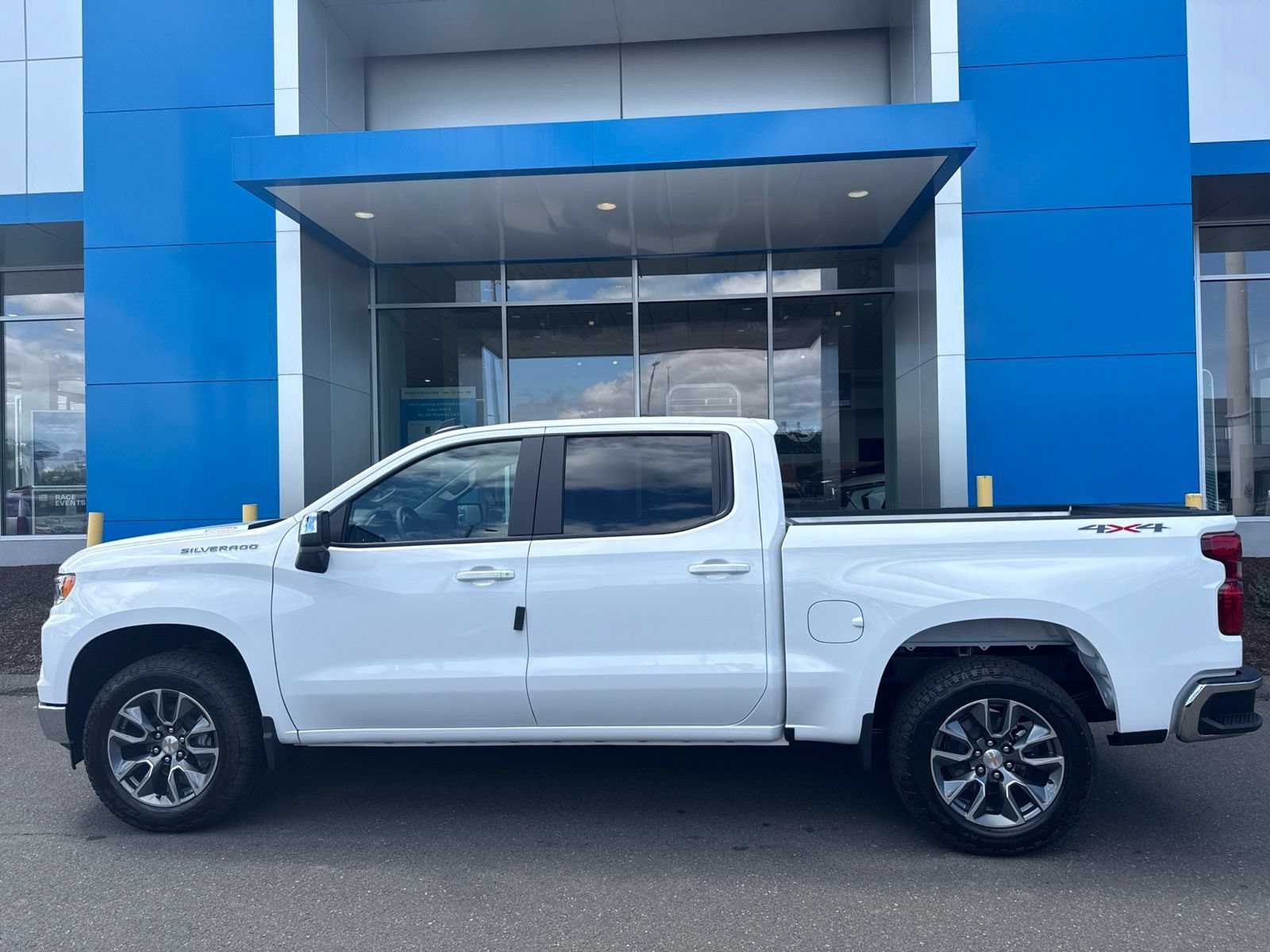 New 2026 Summit White Chevrolet LT (2FL) with Convenience Package - Trailering Package - 20in Grazen Wheels *In Stock* image 9