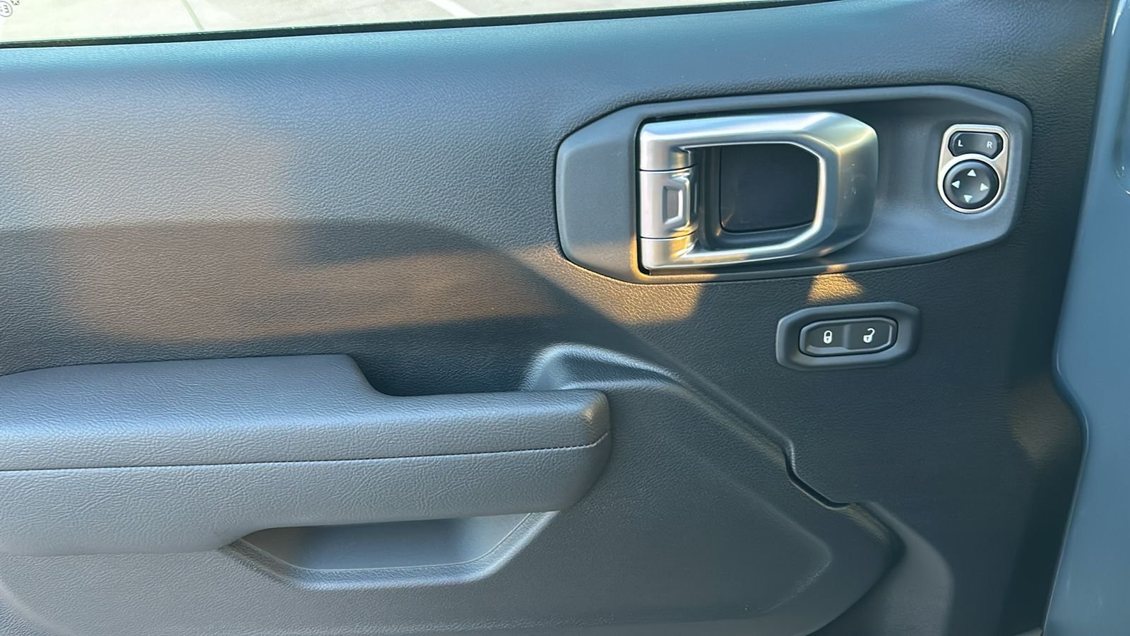 New 2026 Anvil Clear-Coat Exterior Paint Jeep Sport S image 15