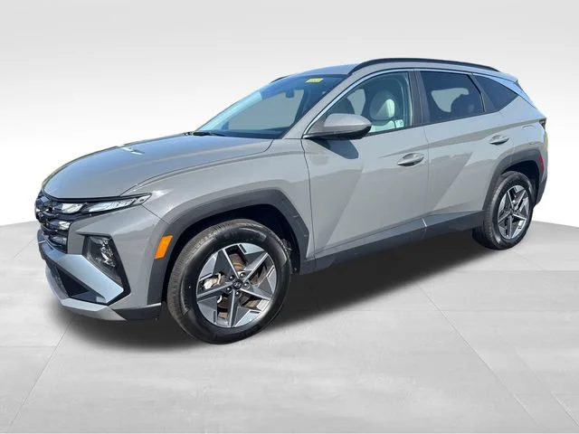 Used 2025  Hyundai SEL image 1