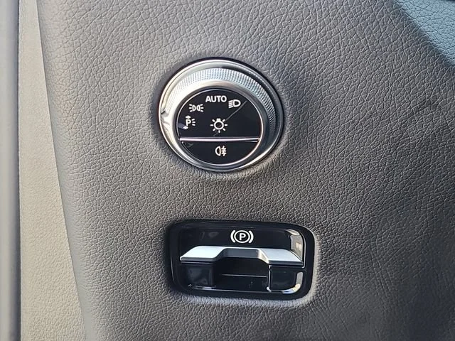 Used 2023 Gray Mercedes-Benz GLC 300 image 18