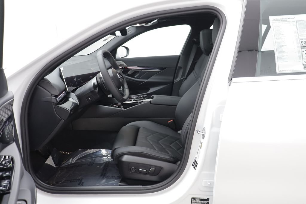 New 2026 Mineral White Metallic BMW 530i xDrive image 6