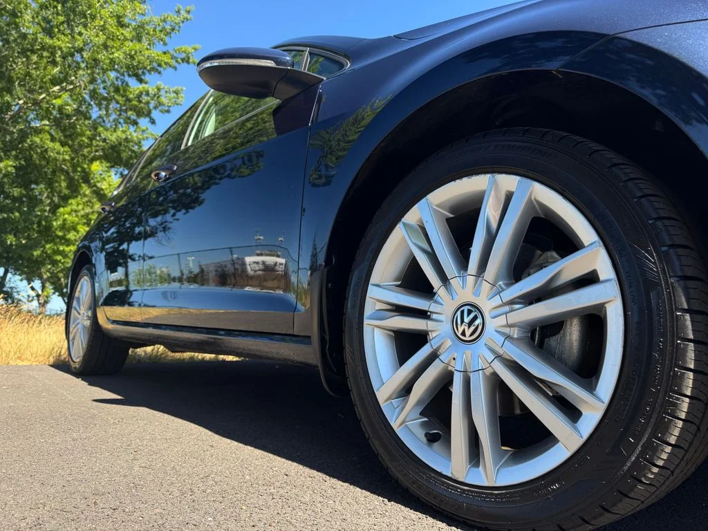 Used 2016 Night Blue Metallic Volkswagen TSI SE 4-Door image 39