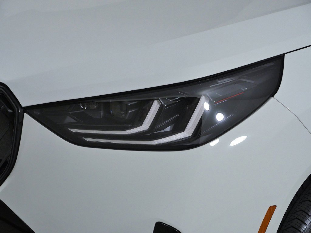Used 2026 Alpine White BMW 30 xDrive image 4