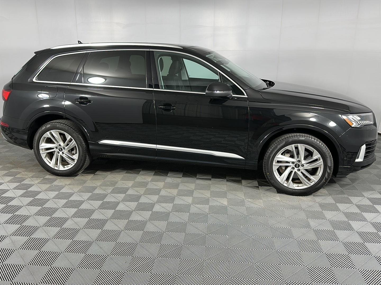 Used 2023 Mythos Black Metallic Audi Premium image 4