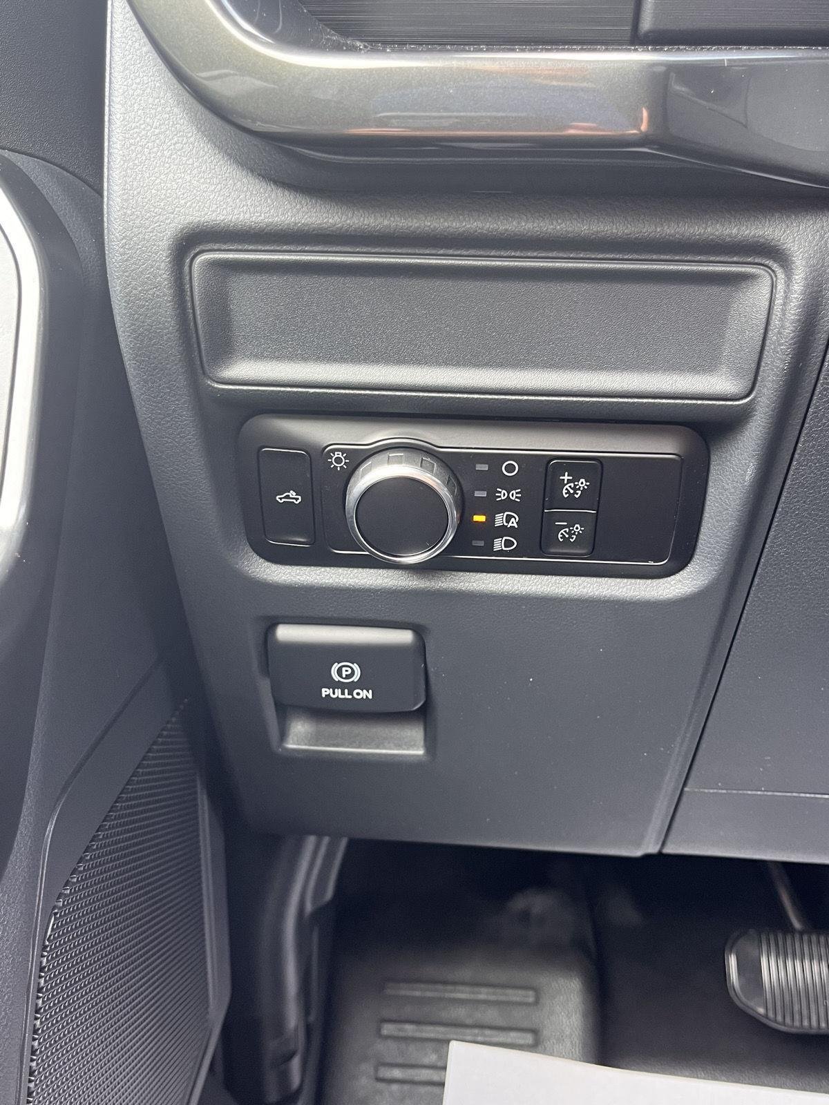 Used 2023 Oxford White Ford XL image 21