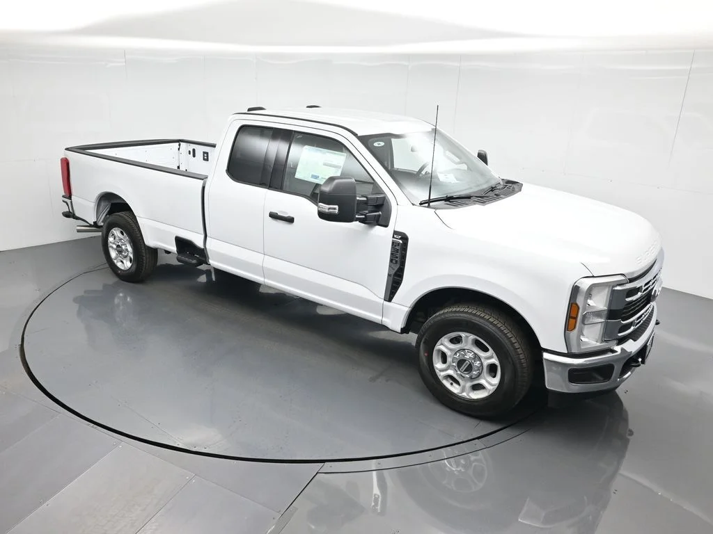 New 2026 Oxford White Ford XLT image 35