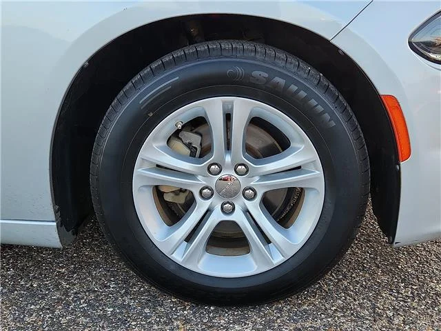 Used 2022 Silver Dodge SXT Rear-Wheel Drive image 7